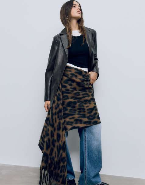 Stradivarius – Brauner Schal mit Leopardenmuster - view 1