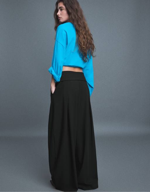 Stradivarius broek met wijde pijpen en omgeslagen tailleband in zwart, 3 van 7