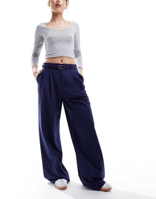 Stradivarius - Broek met wijde pijpen en riem in marineblauw 