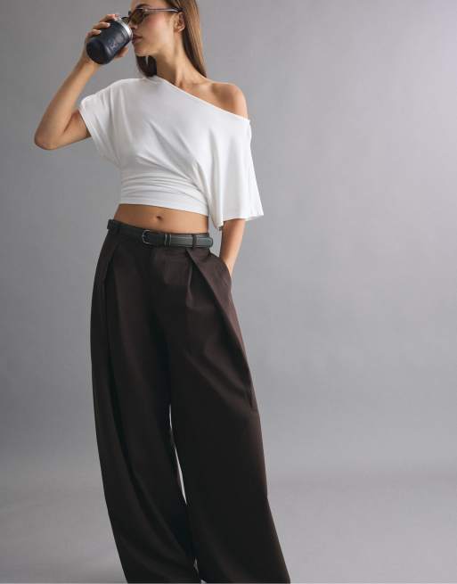 Stradivarius broek met wijde pijpen, plooien en riem in bruin, 5 van 7