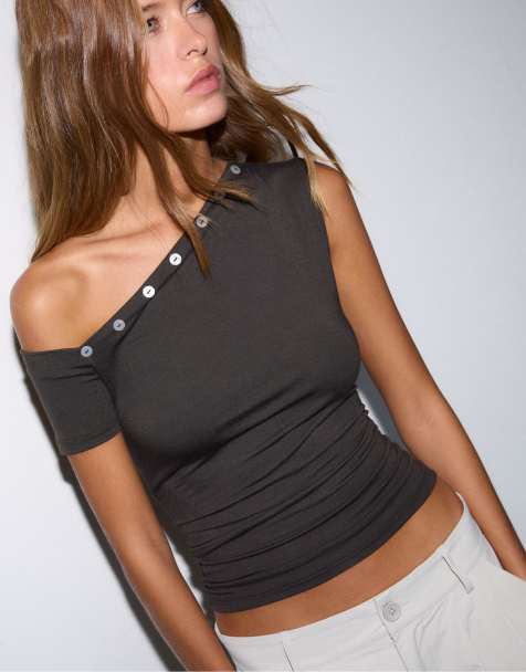 Stradivarius – Brun, asymmetrisk t-shirt med knappar - view 1