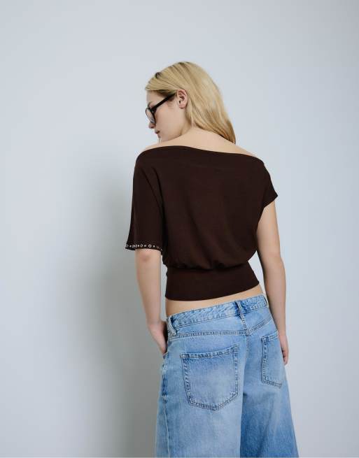 Stradivarius – Brun, asymmetrisk t-shirt med nitar, 4 av 4