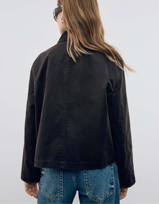 Stradivarius - Brun kort voksbehandlet parka med kontrasterende detalje, 2 af 4