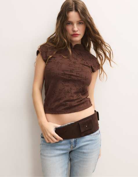 Stradivarius - Brun qipao-inspireret T-shirt med kinakrave - view 1