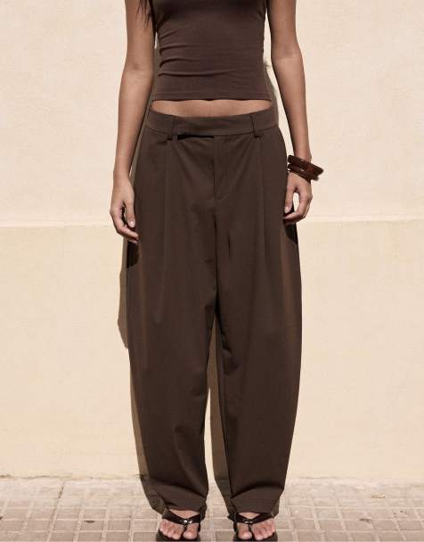 Stradivarius – Bruna, dressade byxor med veck - view 1