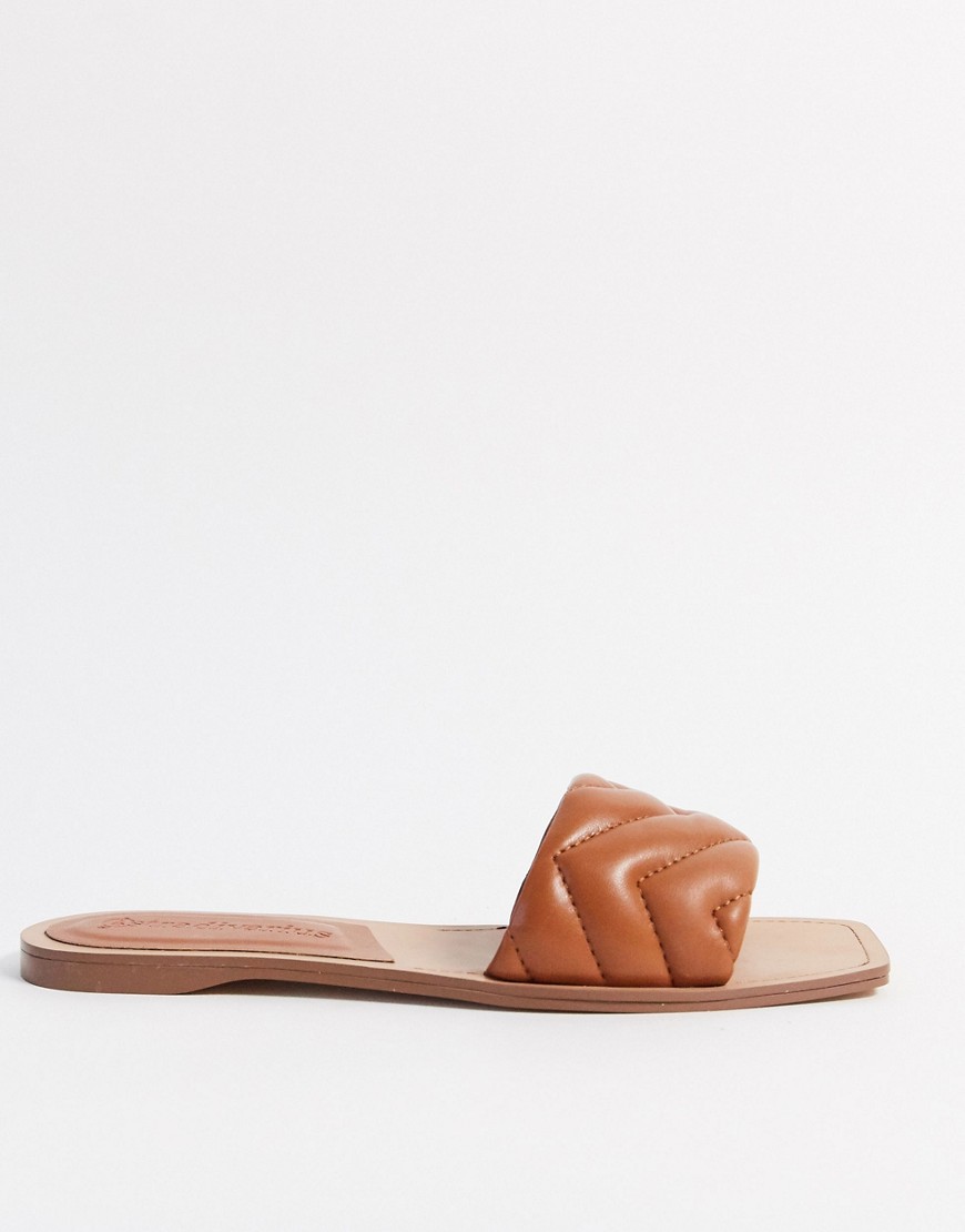 Stradivarius – Bruna, platta sandaler med vaddering