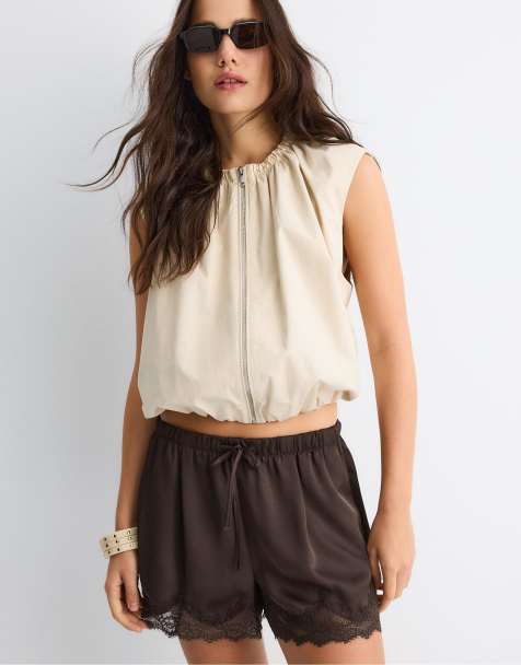 Stradivarius – Bruna shorts i satin och spets - view 1