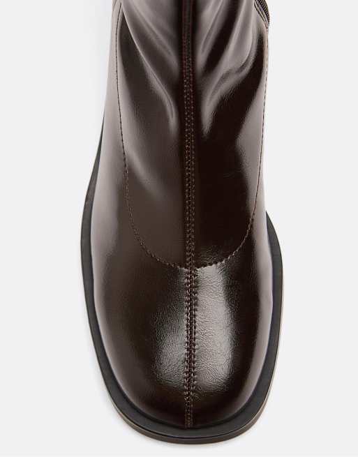 Stradivarius – Bruna, stretchiga, platta ankelboots, 2 av 4