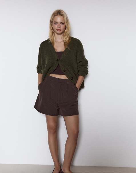 Stradivarius - Brune elegante shorts med indsyninger og striber - view 1