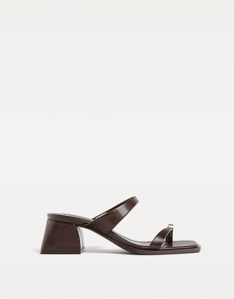 Stradivarius - Brune sandaler med høje hæle og metaldetalje - view 1