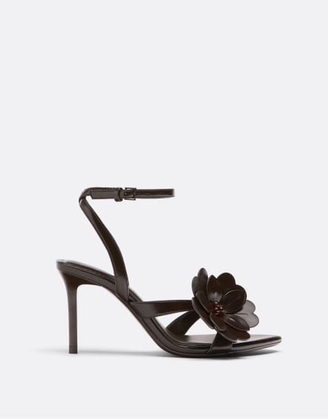 Stradivarius - Brune sandaler med hæl og blomsterdetalje - view 1