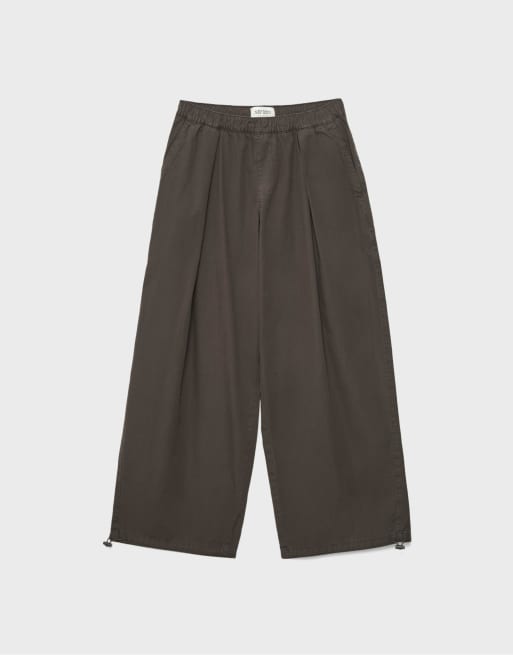 Stradivarius - Brune tøndeformede bukser i poplin med justerbar snøre i benene, 4 af 4