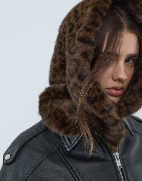 Stradivarius - Brunt halstørklæde i imiteret pels med leopardprint - view 1