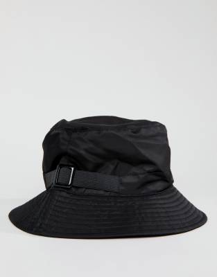 bucket hat stradivarius
