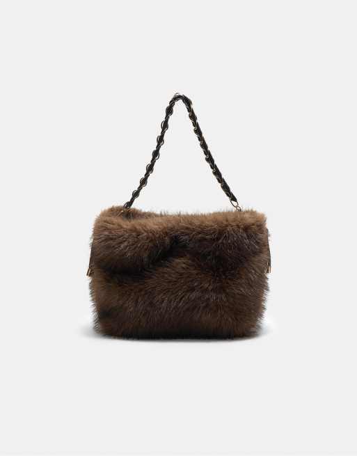 Stradivarius - Bucket tas van imitatiebont met ketting in bruin