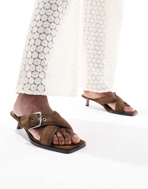 Stradivarius buckle detail leather heeled thong sandals in brown - view 1