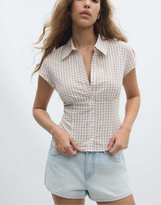 Stradivarius - Camicia a maniche corte color pietra con cuciture sotto il seno