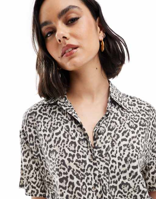Stradivarius - Camicia squadrata a maniche corte effetto lino leopardato, 4 di 4