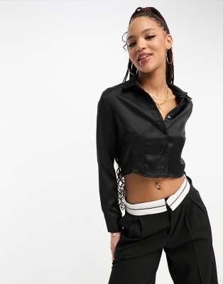 Stradivarius - Camicia taglio corto in raso nera 