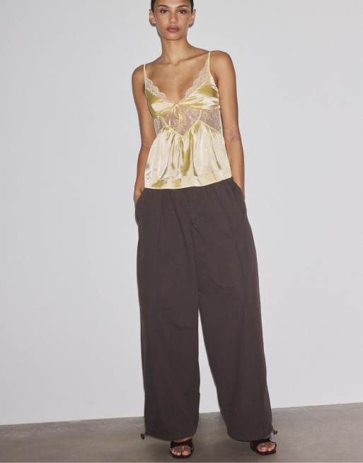 Stradivarius – Camisole-Oberteil aus Satin in Gelb, 3 von 4