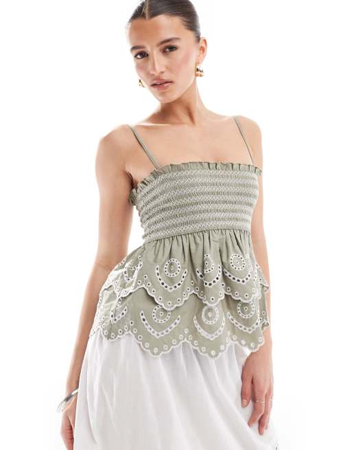 Stradivarius – Camisole-Oberteil in Khaki mit Raffungen und Stickerei
