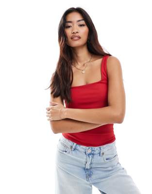 Stradivarius - Camisole-Oberteil in Rot mit eckigem Ausschnitt