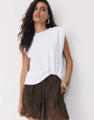 Stradivarius - Camisole-Shorts aus Satin in Braun-Brown