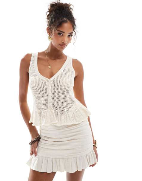 Stradivarius - Canotta beige in maglia con volant sul fondo - view 1