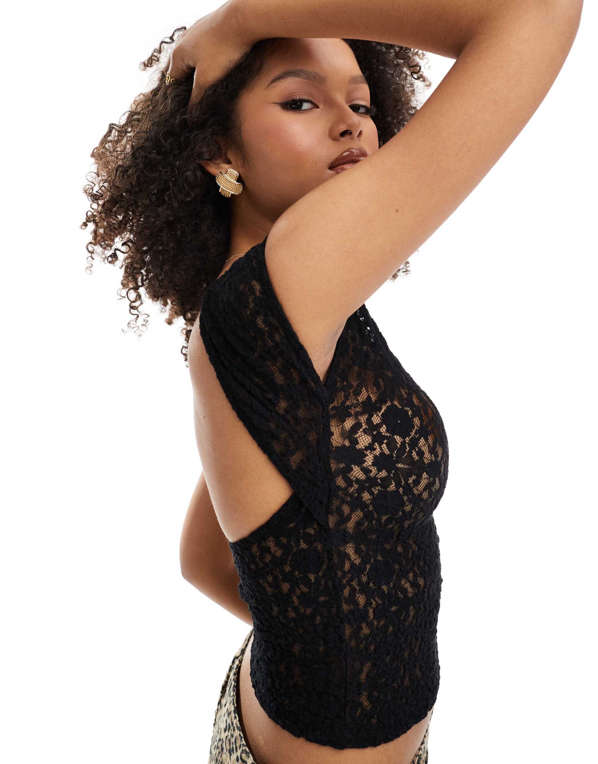 stradivarius cap sleeve open back lace tee in black