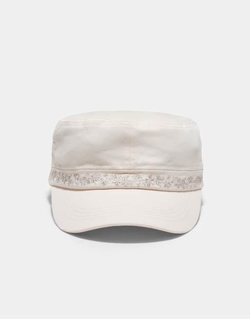 Stradivarius - Cappellino da marinaio écru con ricamo, 2 di 4
