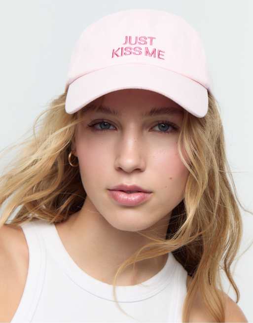 Stradivarius - Cappellino rosa pastello con scritta