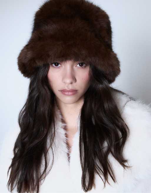 Stradivarius Cappello da pescatore marrone in pelliccia