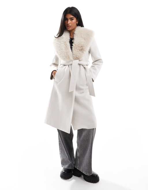Stradivarius - Cappotto taglio lungo écru con colletto in pelliccia sintetica