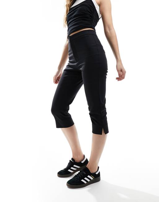 Stradivarius capri pants in black