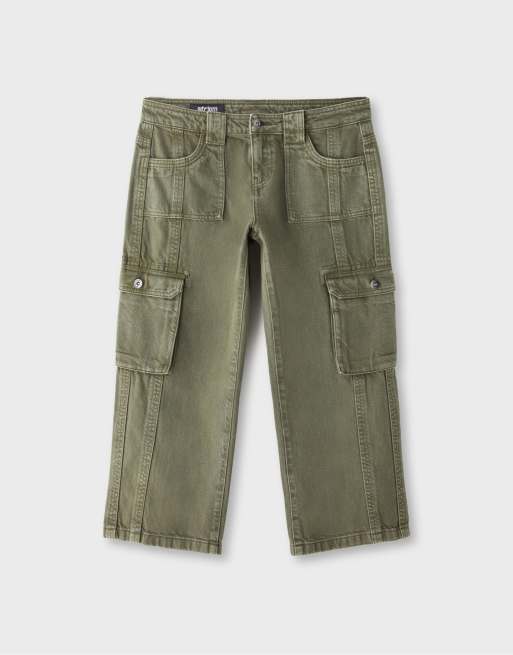 Stradivarius Cargo capri trousers in khaki, 6 of 7