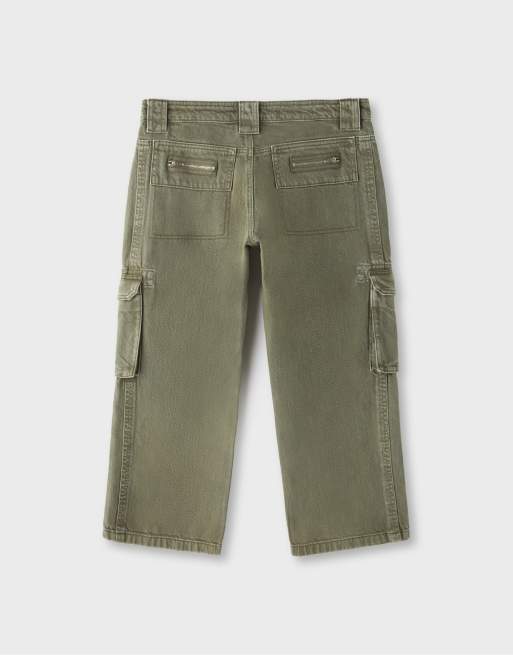 Stradivarius Cargo capri trousers in khaki, 7 of 7