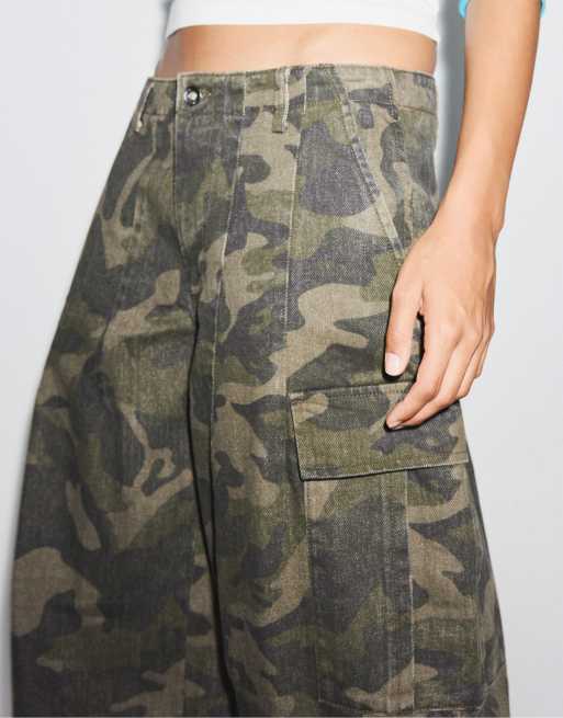 Stradivarius Cargo-Hose mit Print in Khaki, 4 von 7