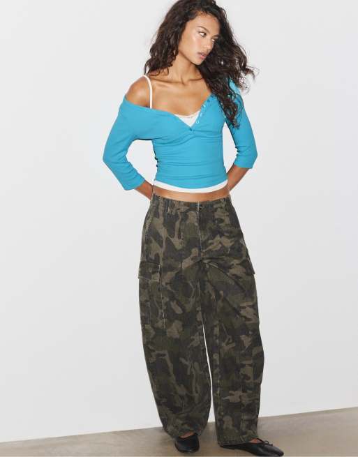 Stradivarius Cargo-Hose mit Print in Khaki, 5 von 7