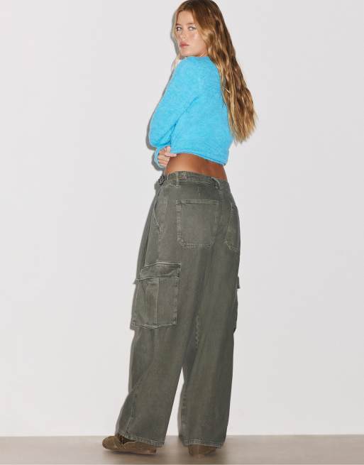 Stradivarius Cargo trousers in khaki, 3 of 7