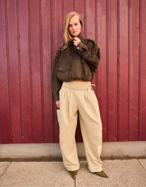 Stradivarius cargobukser med taljedetalje i beige - view 1