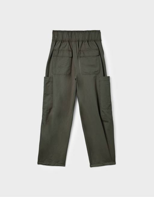 Stradivarius cargobyxor med midjedetalj i grönt, 3 av 4