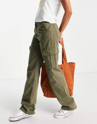 Stradivarius - Cargohose mit geradem Schnitt in Khaki-Grün