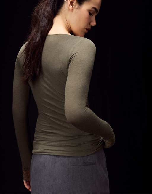 Stradivarius Cashmere blend long sleeve v-neck t-shirt in khaki, 2 of 5