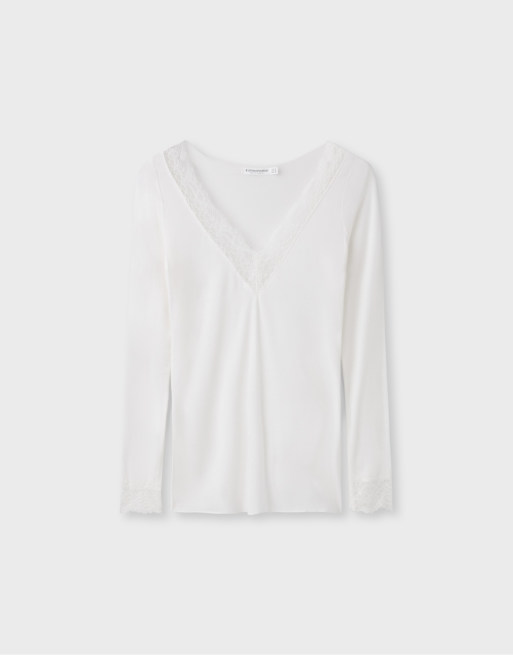 Stradivarius Cashmere blend long sleeve v-neck t-shirt in vanilla, 6 of 7