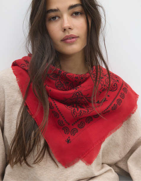 Stradivarius Cashmere-effect scarf in red - view 1