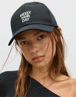 Stradivarius - Casquette à slogan brodé - Noir