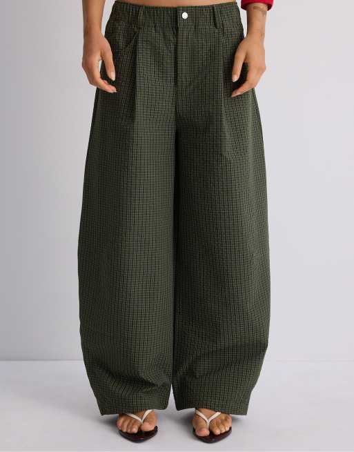 Stradivarius Check parachute trousers in khaki, 2 of 7