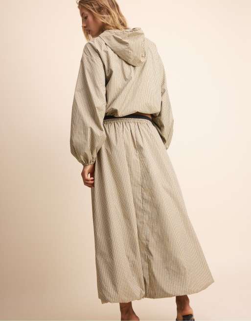 Stradivarius Check print balloon maxi skirt in beige, 3 of 7