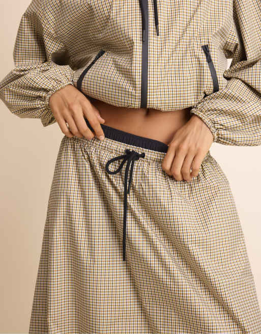 Stradivarius Check print balloon maxi skirt in beige, 4 of 7