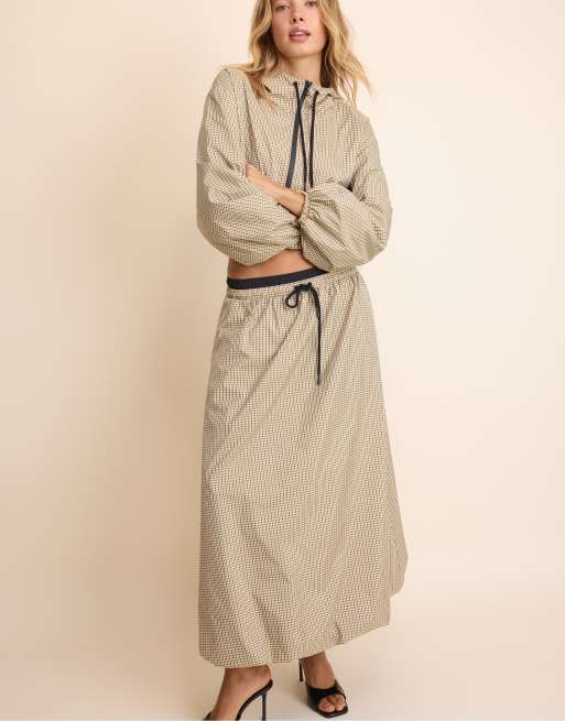 Stradivarius Check print balloon maxi skirt in beige, 5 of 7